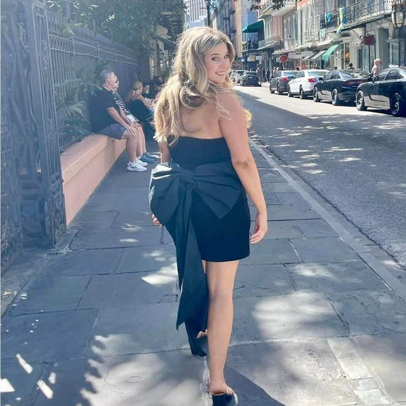 Vici Dresses & Skirts - Strapless Bow Dress